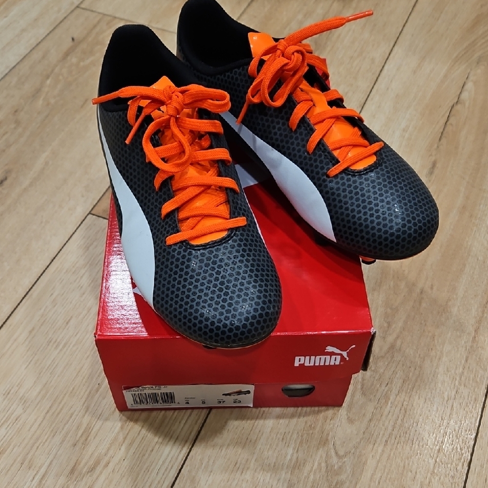 Puma Spirit FG Black and White Cleats with Orange Laces Size Junior 4
